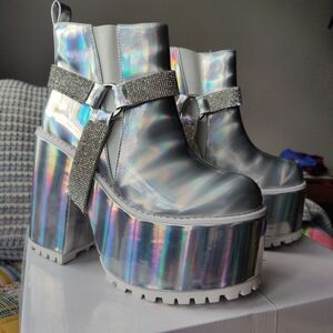 YRU Gemma 2 Holographic Silver Harness Platform Disco Space Rave Boots Size 8